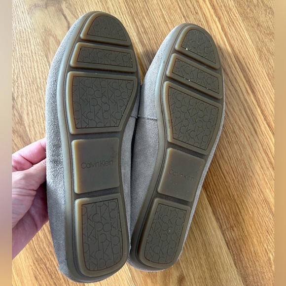 Calvin Klein Lunasi Style suede loafer. Light tan color. size 7.5 - Picture 3 of 9